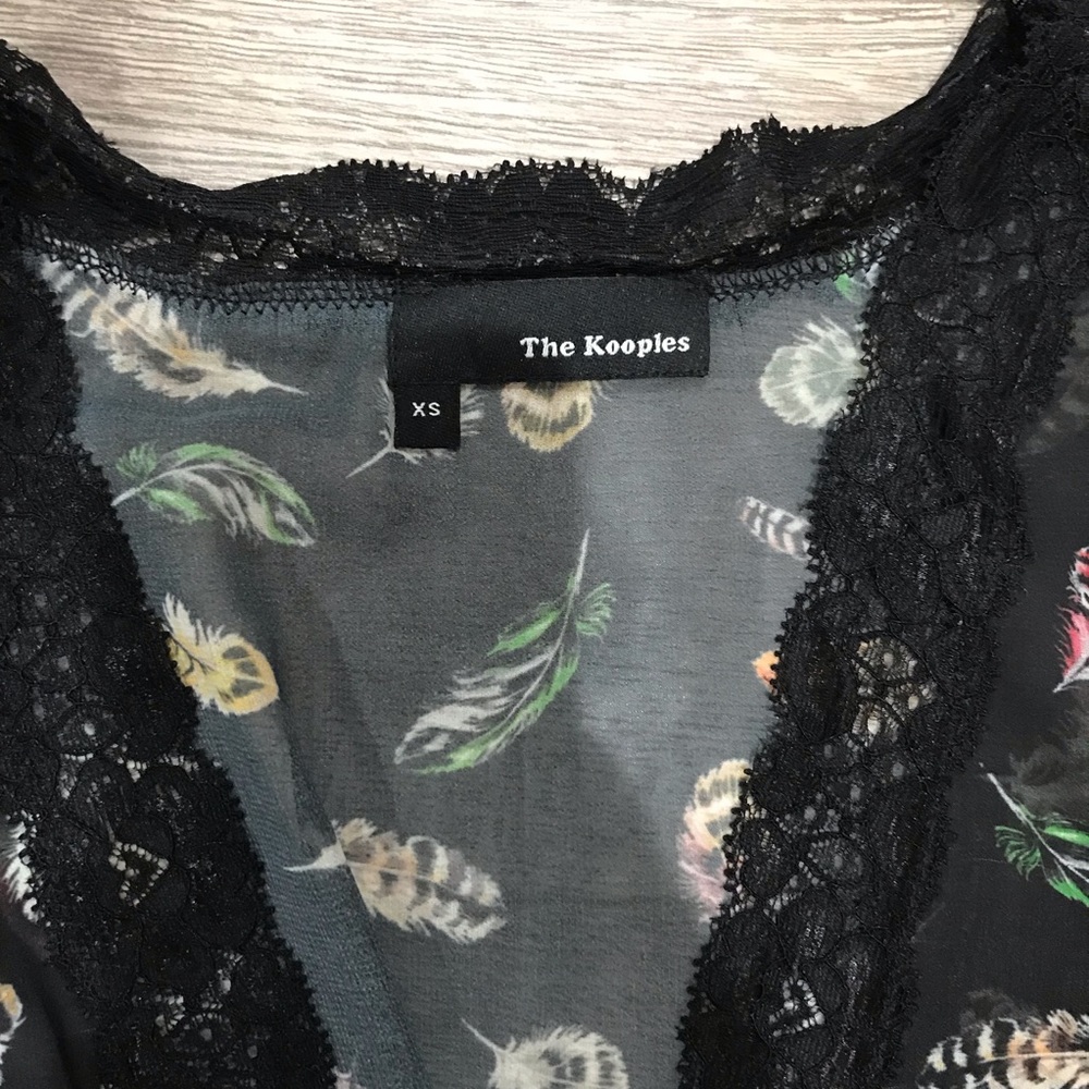 THE KOOPLES Feather Print Lace Trim Open Top - Picture 7 of 8